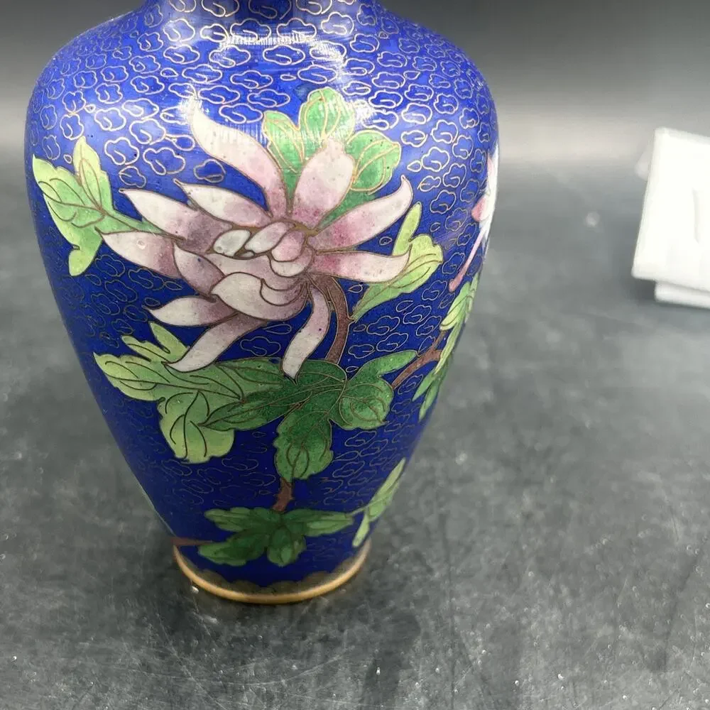 VINTAGE CHINESE Cloissoné SMALL VASE FLOWERS ON Royal Blue HEIGHT 5.25”